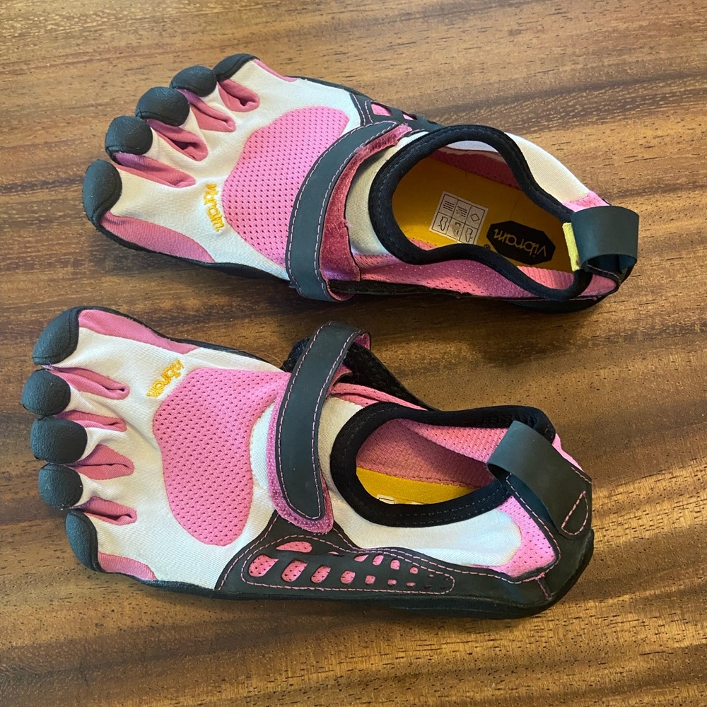 Kids Vibram Toe Shoes size Jr33